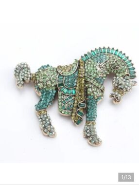 🆕️🐴 GREEN RHINESTONE ENCRUSTED HORSE BROOCH / PIN 🐴